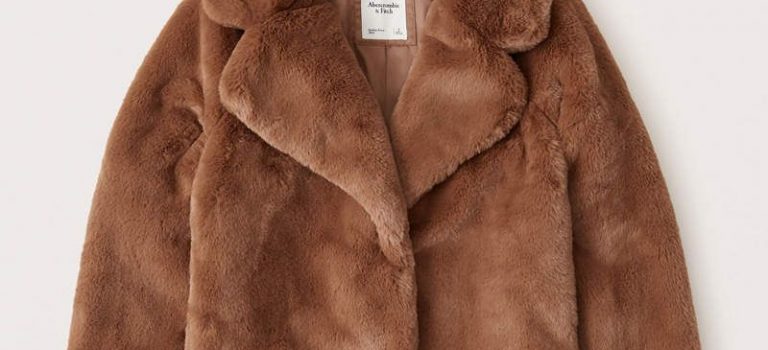 Fake fur: the ideal coat to spend a soft winter